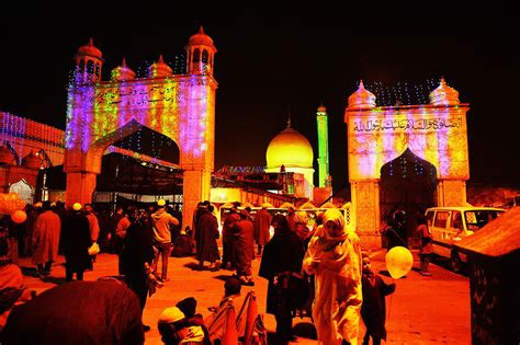 Eid Miladun Nabi celebrated across Muslim world - DAWN.COM