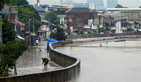 Jakarta paralysed by heavy floods, affecting thousands of homes and businesses | South China ...