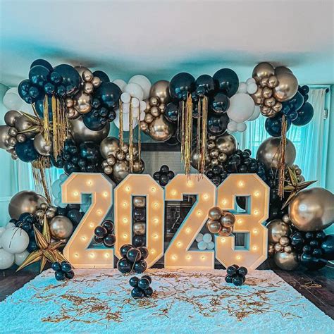 MC Decorations Balloons & More! on Instagram: "2023 𝙻𝙾𝙰𝙳𝙸𝙽𝙶….🪄 How do ...