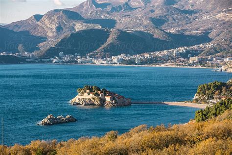 «Island Of Sveti Stefan At Sunset With The Coastline And Mountains In The Back, Montenegro» del ...