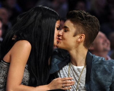 Justin Bieber & Selena Gomez Kissing at Lakers Game - Selena Gomez ...