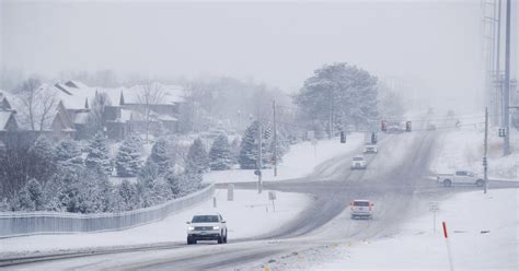 Storm dumps snow on Midwest; at least 5 dead in crashes