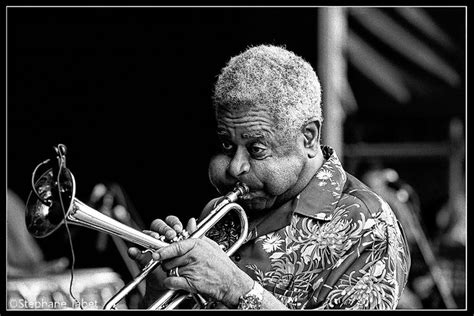 Dizzy Gillespie with his emblematic trumpet | Dizzy gillespie, Jazz artists, Classic jazz