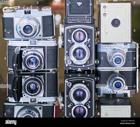 Vintage cameras hi-res stock photography and images - Alamy