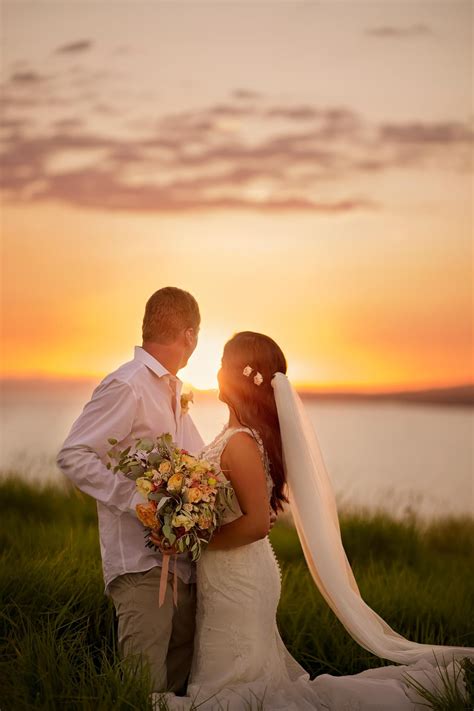 Photo of the Day | Sunset wedding photos, Sunset wedding, Wedding photos