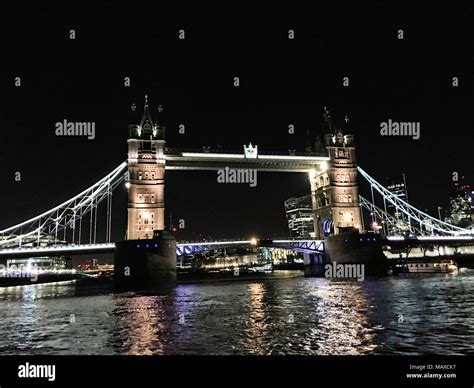 A view of Tower Bridge at night Stock Photo - Alamy