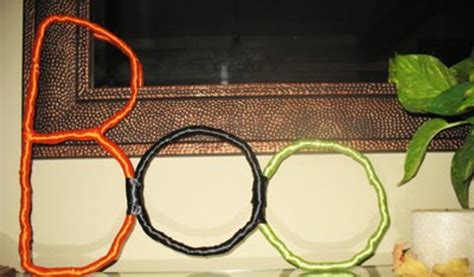 50 Super Wire-Hanger Crafts - FeltMagnet