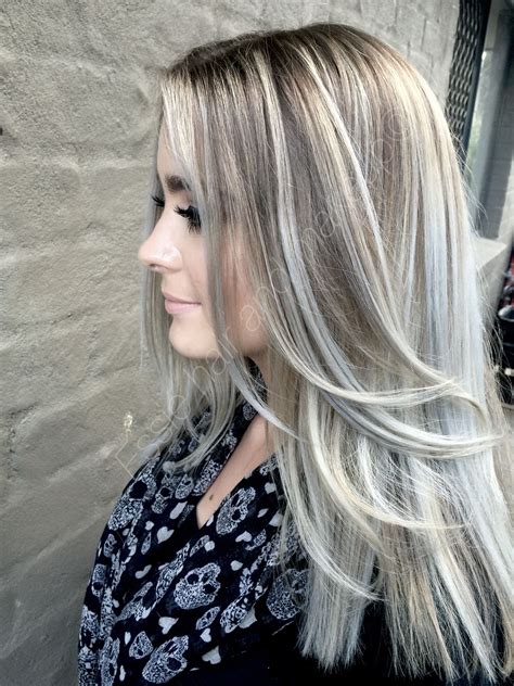 Mechas platinadas, el ‘trendy’ para un cabello como el sol