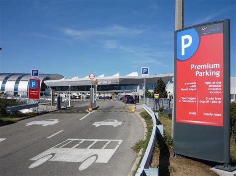 You can’t get closer at Budapest Airport with ParkCloud | ParkVia