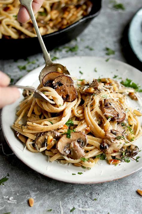 Creamy Garlic Mushroom Pasta - The Last Food Blog