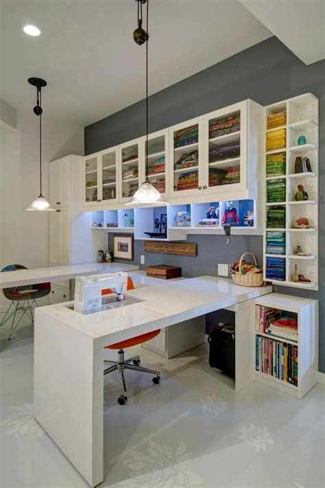 Spacious Sewing Room in Contemporary Design in Whit and Grey with Tall Ceilings. | Diseño de ...