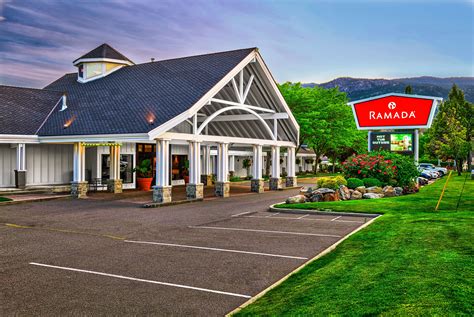 Ramada by Wyndham Penticton Hotel & Suites | Penticton, BC Hotels