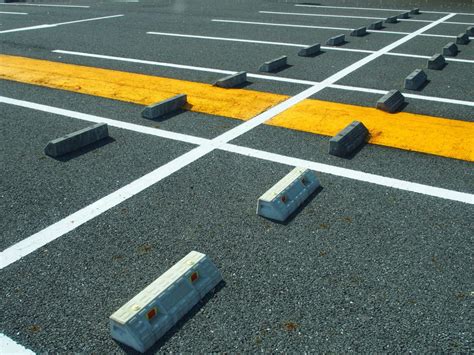 5 Reasons to Repave Your Asphalt Parking Lot - Bulldog Paving