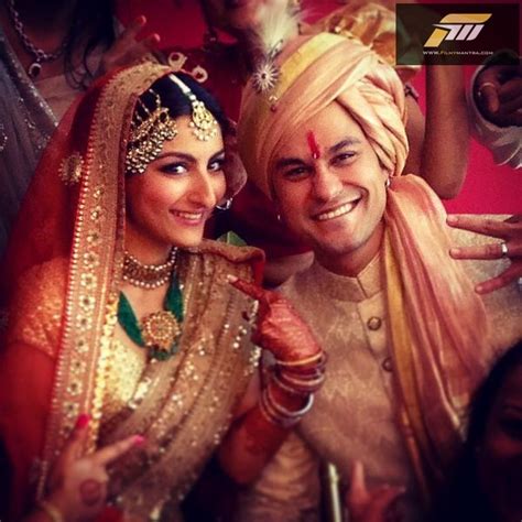 Soha Ali Khan & Kunal khemu Wedding Pictures – Filmymantra