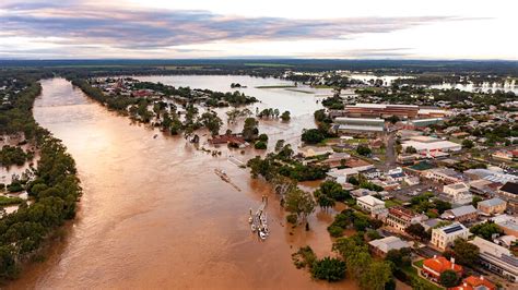 Australia flooding: Torrential rain in Brisbane kills eight people ...