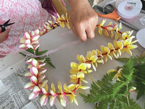 Island Life: Making lei - West Hawaii Today