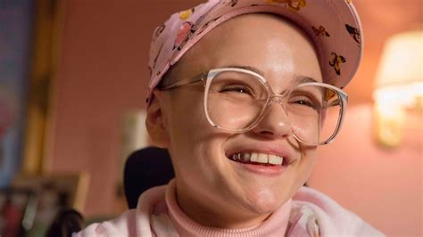 Joey King Looks Totally Different as Gypsy Rose Blanchard in Hulu's "The Act" | Teen Vogue