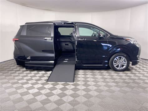 2021 Toyota Sienna Hybrid XSE | VMI Northstar Power Infloor Wheelchair Accessible Conversion ...