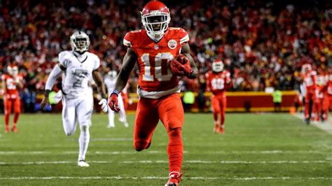 Know About Tyreek Hill; Stats, Height, Contract, Age, Relationship ...