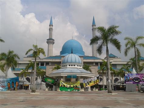 2013-04-20 10.54.58 | Mosque of UIA Gombak 10.54 am 20.04.13… | ain shafera | Flickr