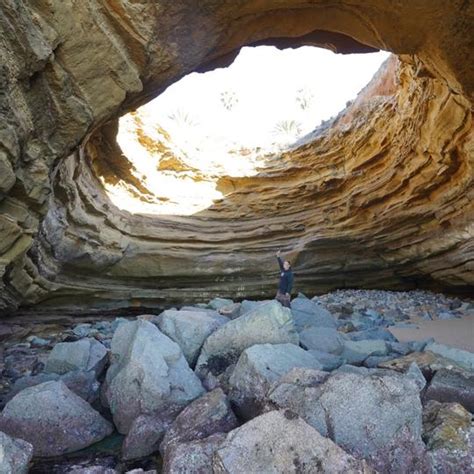 Sunset Cliffs Cave in San Diego, CA (32 Photos)