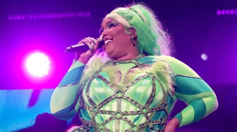 Watch: Lizzo Does the Impossible and Makes a Grinch Costume Sexy si ...