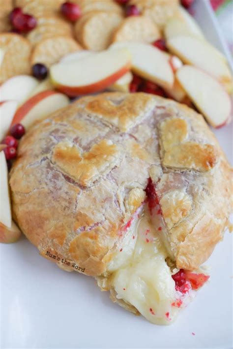 Cranberry Baked Brie in Puff Pastry - Num's the Word