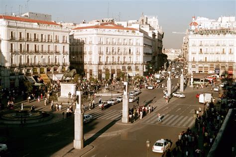 File:Puerta del Sol (Madrid) 04.jpg - Wikimedia Commons