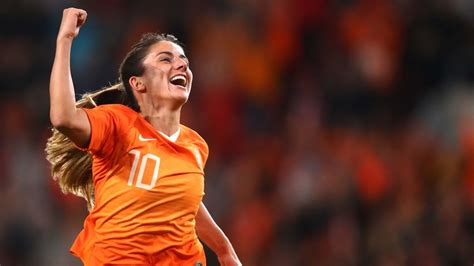 Van de Donk scores on 100th Netherlands appearance | News | Arsenal.com