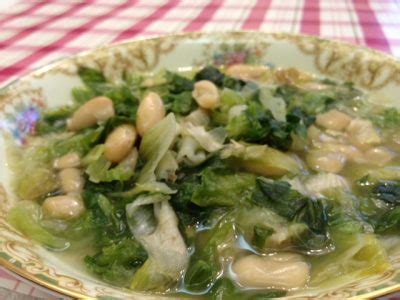 Escarole and Beans, A Skinny Italian Side Dish #Recipe #SundaySupper