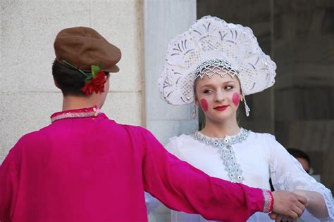 Traditional Russian Women’s Clothing