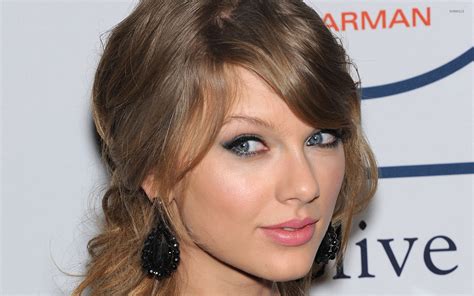 Taylor Swift with pink lips close-up wallpaper - Celebrity wallpapers - #51373