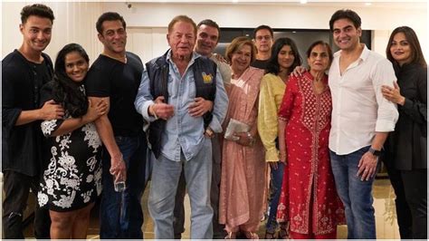 Salman Khan's family picture with father Salim, Arpita and others will give you Hum Saath Saath ...