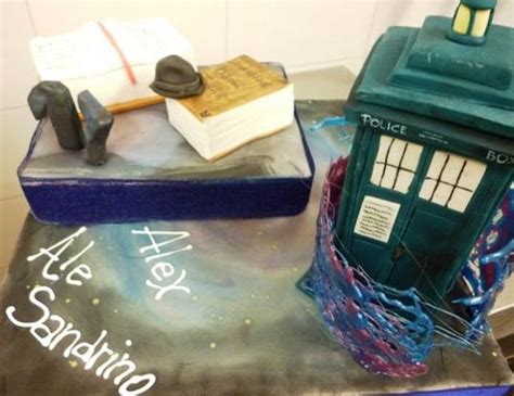 tardis cake - Decorated Cake by La Mimmi - CakesDecor