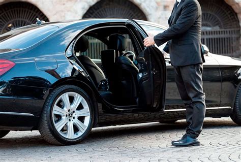 Top Reasons To Hire a Chauffeur to and from the Airport - Williamsburg Chauffeur Service