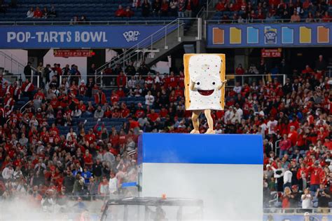 Pop-Tarts Mascot Takes Over College Football's "Bowl Weekend"