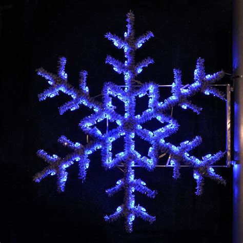 Holiday Lighting Specialists 5-ft Garland Snowflake Pole Decoration Outdoor Christmas Decoration ...