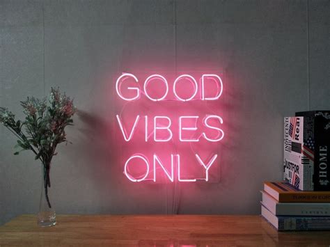 10 Neon Signs That Elevate Any Dorm Room, Bar or Store | SPY