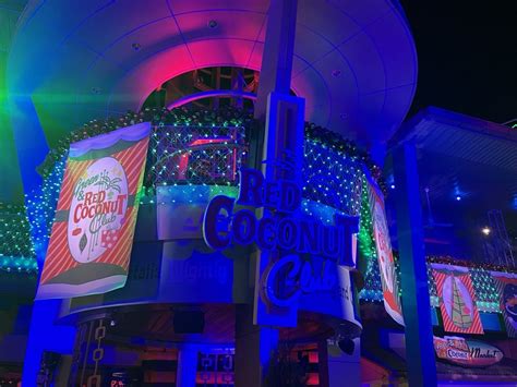 Red Coconut Club at Universal’s CityWalk takes on festive theme