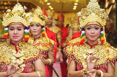 Tarian Palembang | Gambar tarian, Pakaian, Perhiasan pengantin