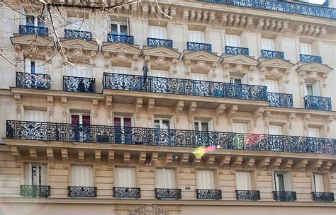 À deux pas de la place de la République, un immeuble haussmannien ...