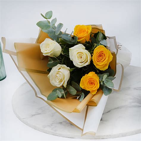 Online Sunshines Bouquet Gift Delivery in UAE - FNP