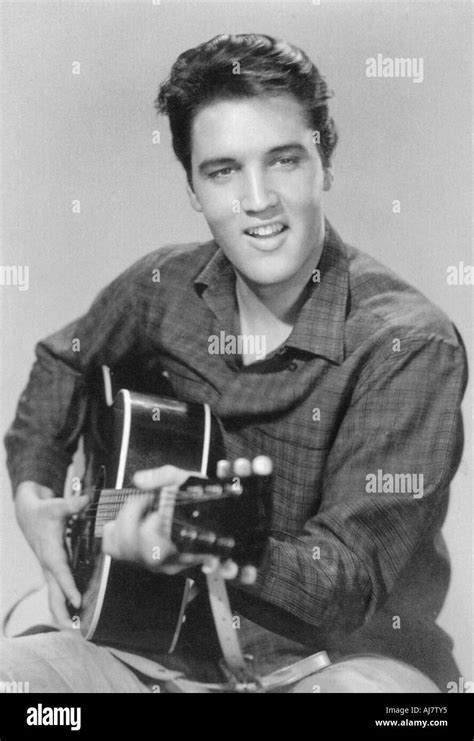 Elvis presley 1950s hi-res stock photography and images - Alamy