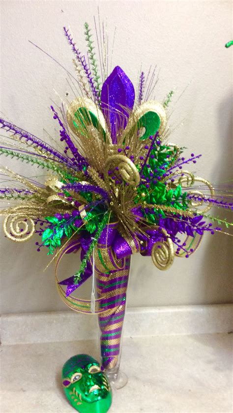 centerpiece Mardi Gras! | Mardi gras centerpieces, Mardi gras wedding ...