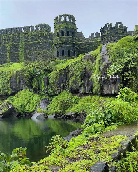 The Raigad Fort: Massive Fort 1,356 m Above Sea Level | themindcircle