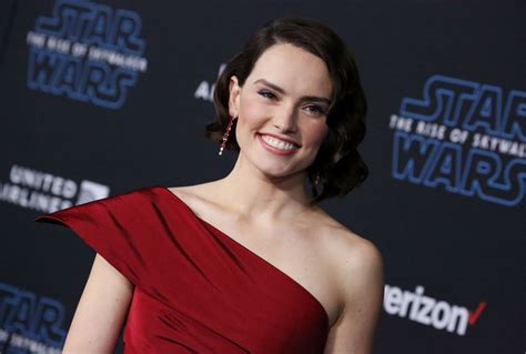 Daisy Ridley / Daisy Ridley Got Different Reaction From Costume / This ...