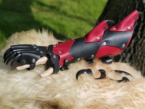 Claw Gauntlets ~ Red Falcon