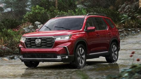 2023 Honda Pilot vs. 2023 Toyota Highlander Comparison - Kelley Blue Book