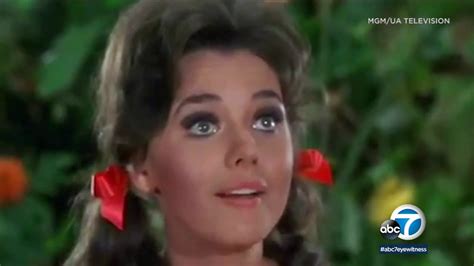 Dawn Wells, Mary Ann on 'Gilligan's Island,' dies of COVID-19 at 82 | ABC7 - YouTube