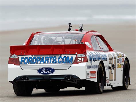 Fotos de Ford Fusion NASCAR Sprint Cup Series Race Car 2012